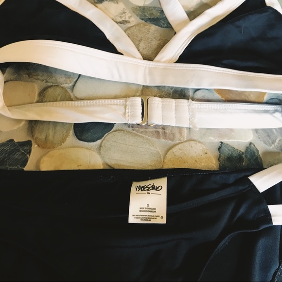 Black and white triangle design bikini - Picture 5 of 5